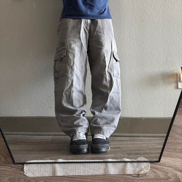 Other - Vintage Y2K/2000s Grey Skater Cargo Pants! 31x27 Measures 31 x 27